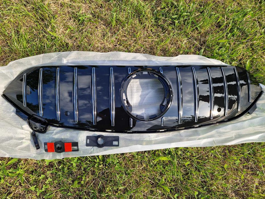 Решетка радиатора GT Chrome Black на Mercedes-Benz EQS-Class V297 2021-2025 года.