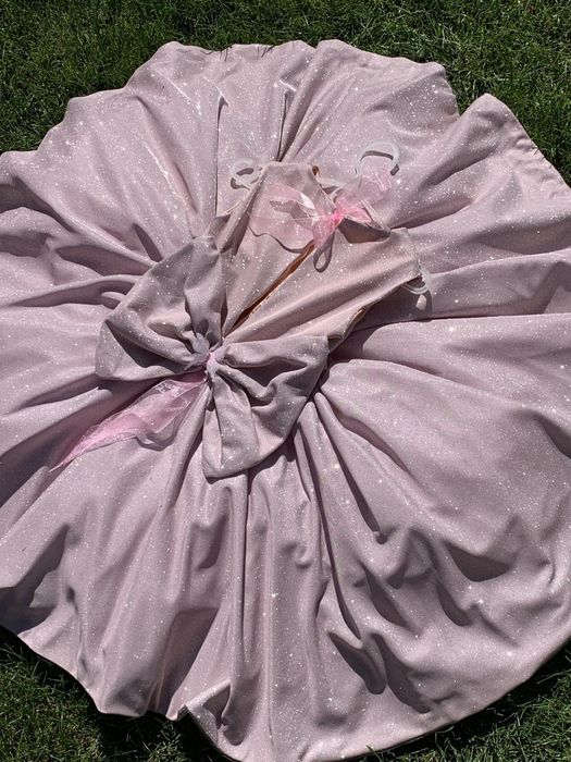 Платье на девочку блестящее розовое голубое белое на 5 лет