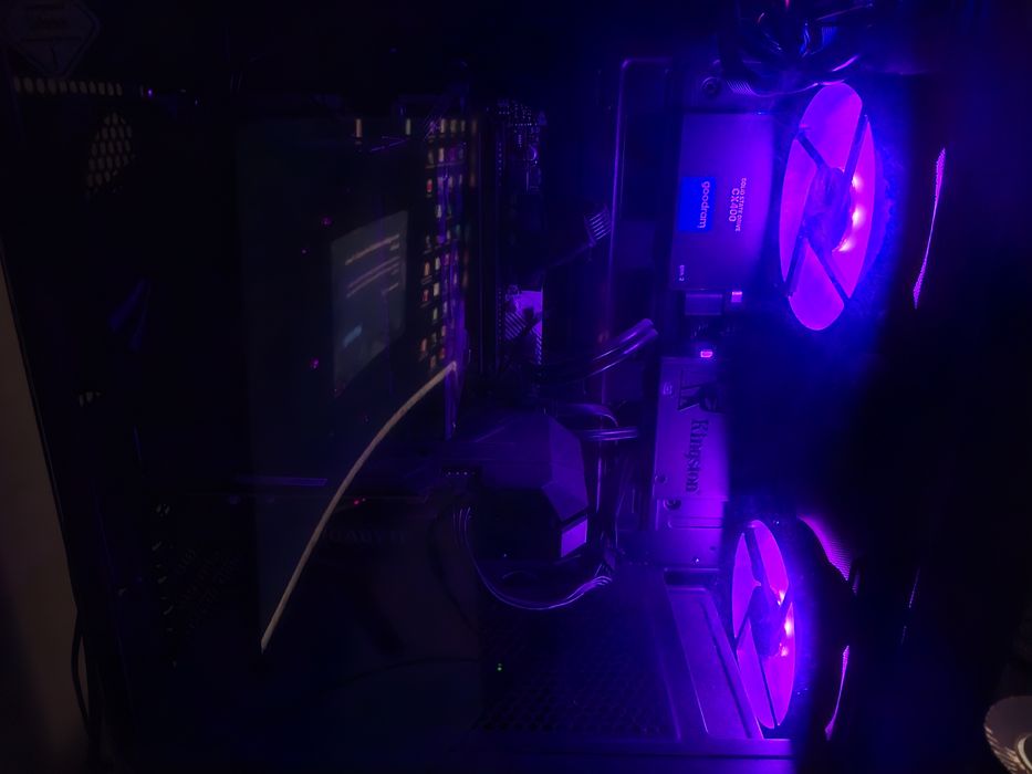 Komputer Ryzen 7 2700X/ GTX 1660 SUPER / 16 GB RAM / 2× SSD / WI-FI