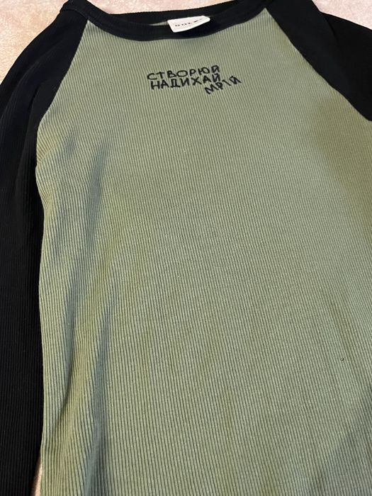 Жіночий топ з написами