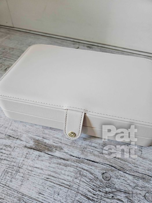 Szkatułka kuferek organizer na biżuterię jasny na podróż w domu