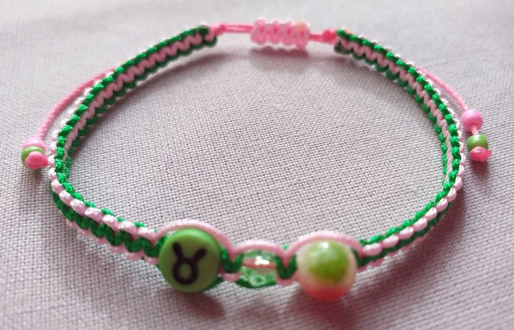 Pulseira em Macramê Zodíaco Touro com Cristal e Pedra Natural