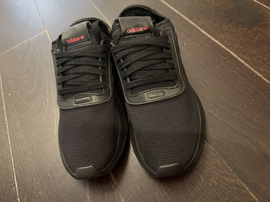 Adidas кросівки оригінал нові 38р