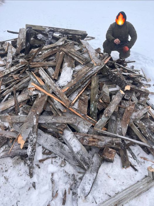 Залишки з будівництва підготовлені дрова для опаленн