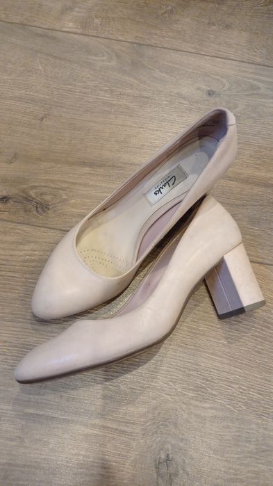 Шкіряні туфлі пудрові Clarks 37р