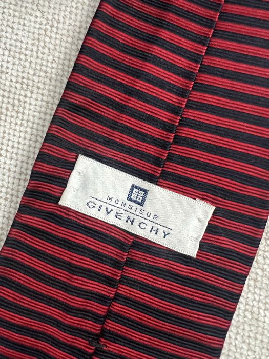 Gravata Givenchy - riscas vermelhas e pretas