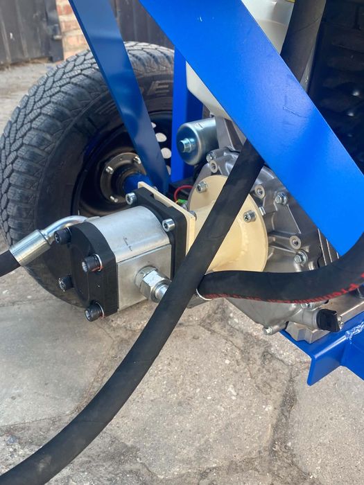 Łuparka hydrauliczna z silnikiem spalinowym