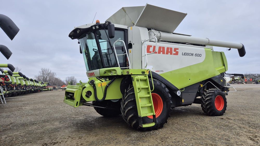 Claas Lexion 600 z hederem