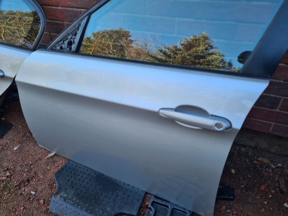Przednie lewe drzwi BMW e90 sedan E91 kombi srebrne 353