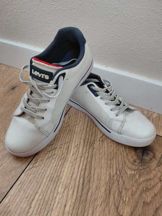 Sneakersy marki Levi's 37