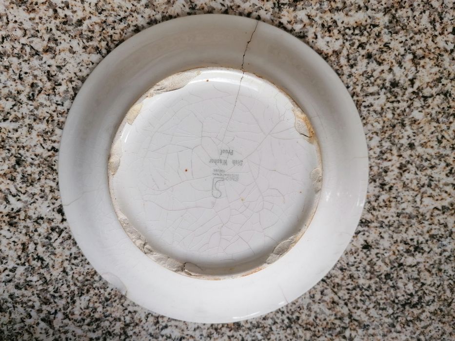 Pratos antigos variados