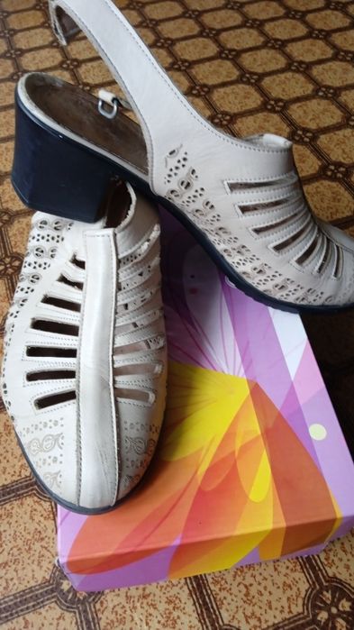 Босоніжки жіночі шкіряні