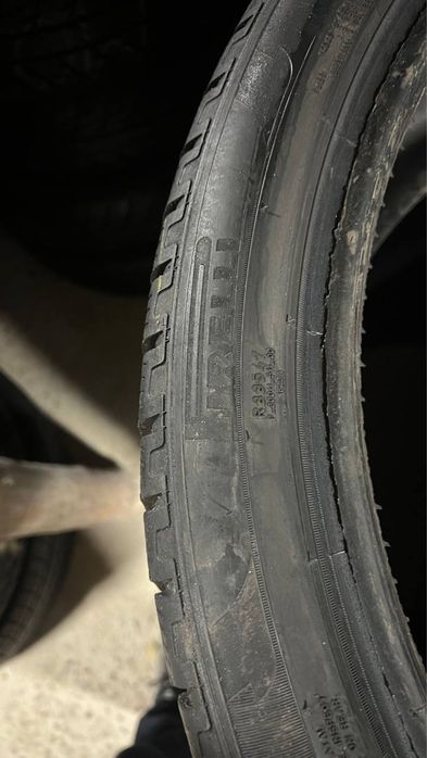 Пара зимової гуми 275/35/22