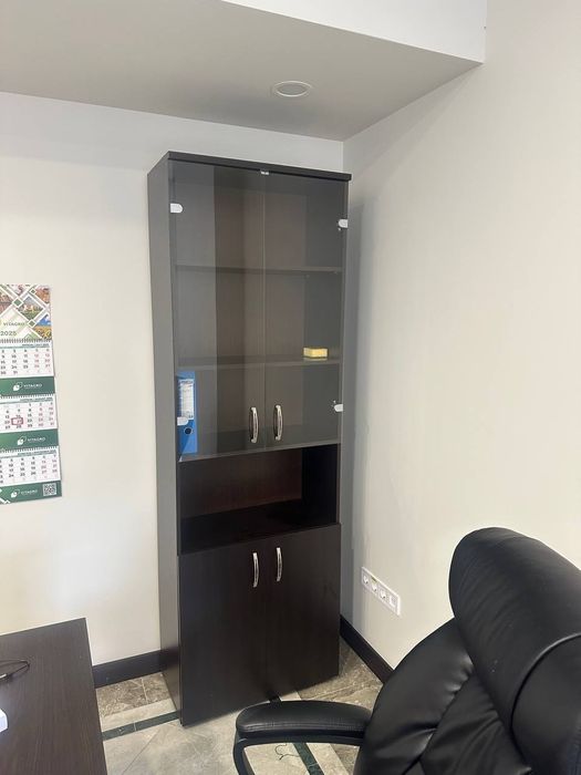 Тумбы офисные мобильные разных расцветок .