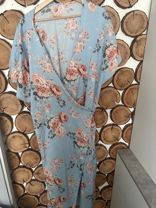 Nowa piękna niebieska sukienka w kwiaty Italy