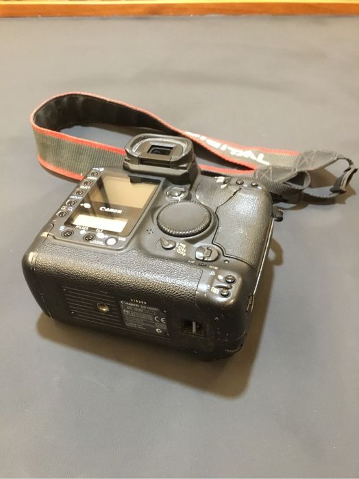 Canon eos 1DS mark II digital camera