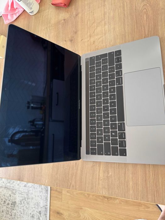 MacBook Pro 13" 2019 (Four Thunderbolt 3), i7 2.8GHz, 16GB RAM, 256GB SSD