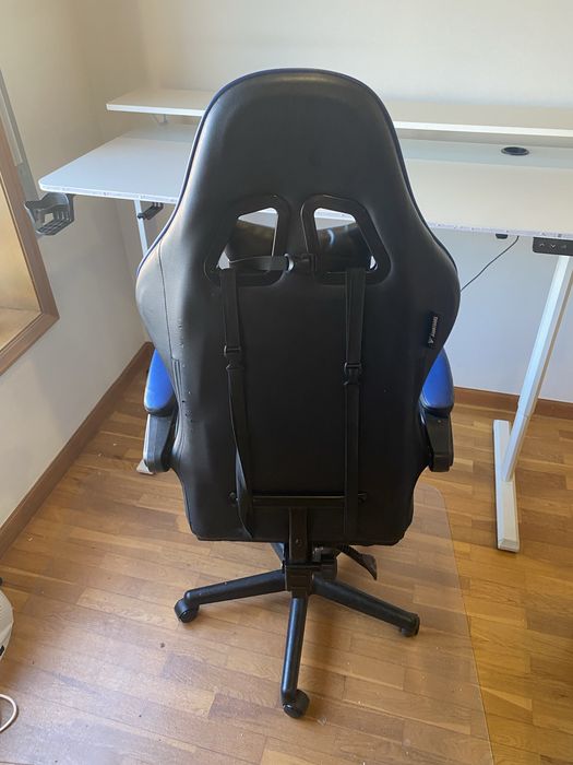 Secretária elétrica + cadeira gamer – 160€ (conjunto)