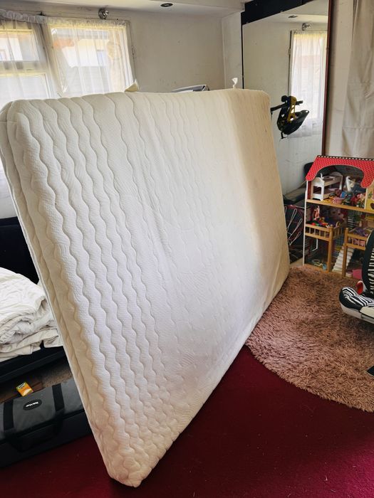 Materace 90x200, i 140x200 sprężynowe + gratis 2 90x200 z gąbki