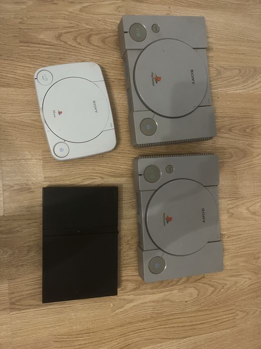 zestaw konsol PlayStation (1 fat, PS one, ps2 slim)