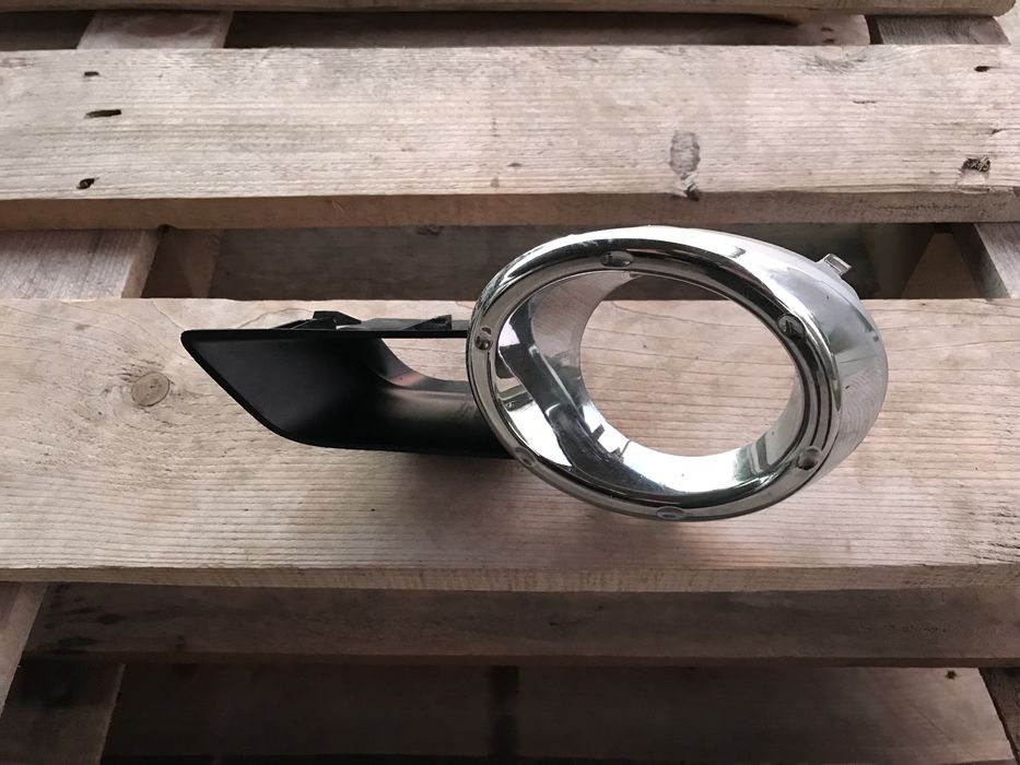 Накладка протитуманної фари, ліва Toyota Highlander II XU40