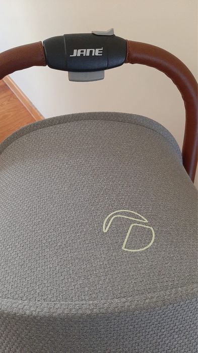 Carrinho de bebe Jane Rocket usado 3 vezes e com capa da chuva