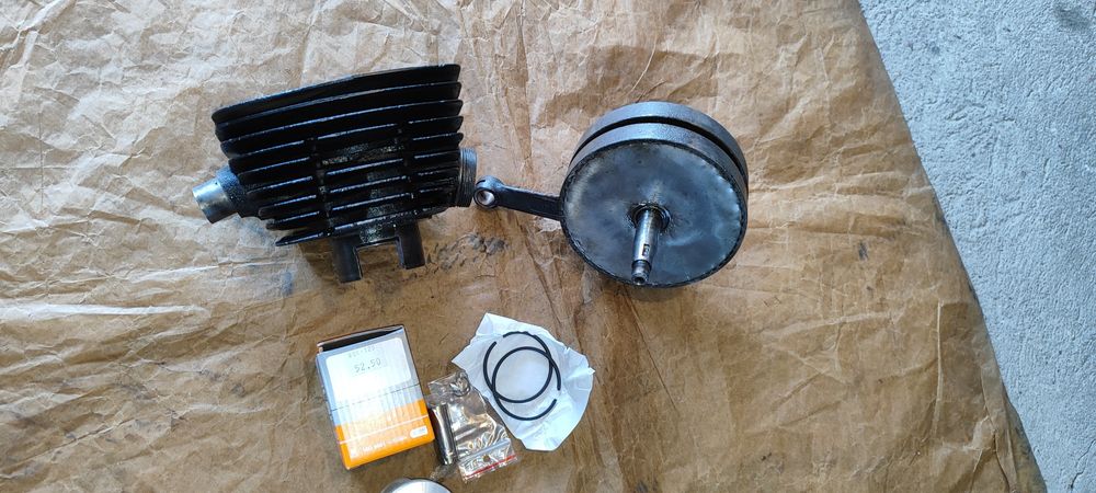 Cylinder wał po regeneracji WSK 125 silnik tłok ALMOT AK 20