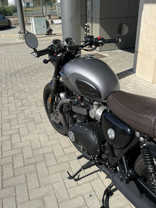 Triumph Bonneville T120 Black