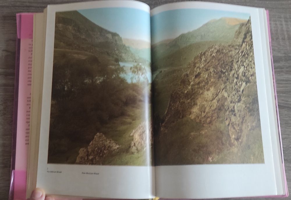 Vardzia. Вардзиа памятник скальной архитектуры. Альбом