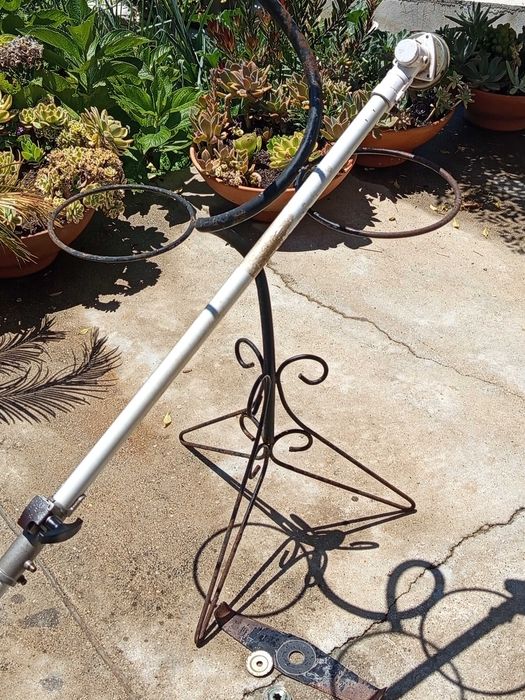 Máquina de jardim roçadeira