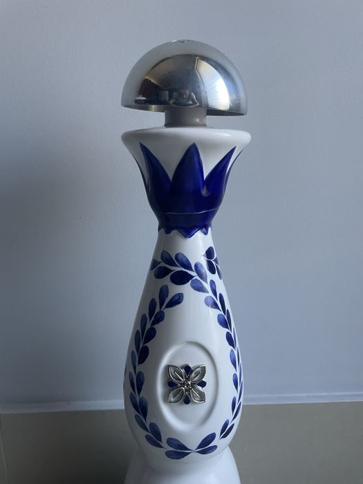 Garrafa vazia de tequila  procelana pintada à mão , obra de arte mexicana para decorar bar ou outro local na sala ou cozinha