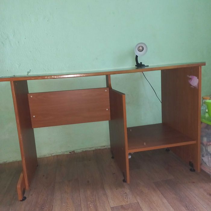 Продам стол письменный