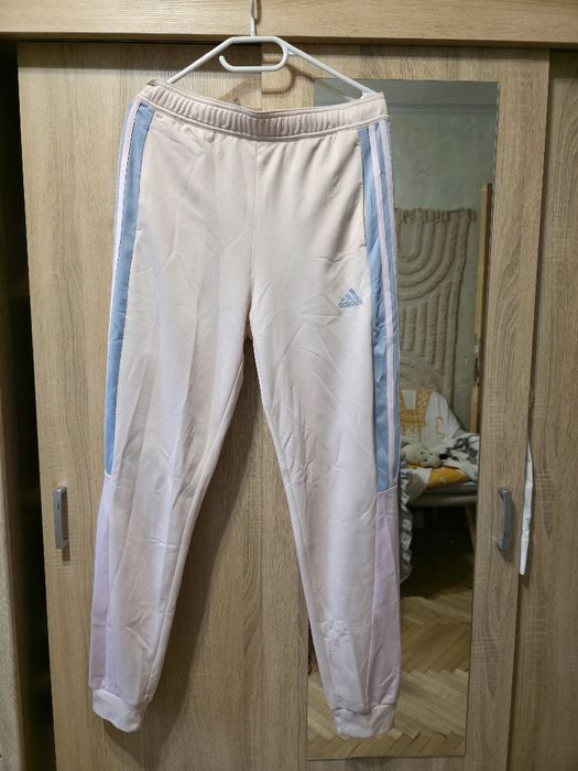 Новий спортивний костюм adidas