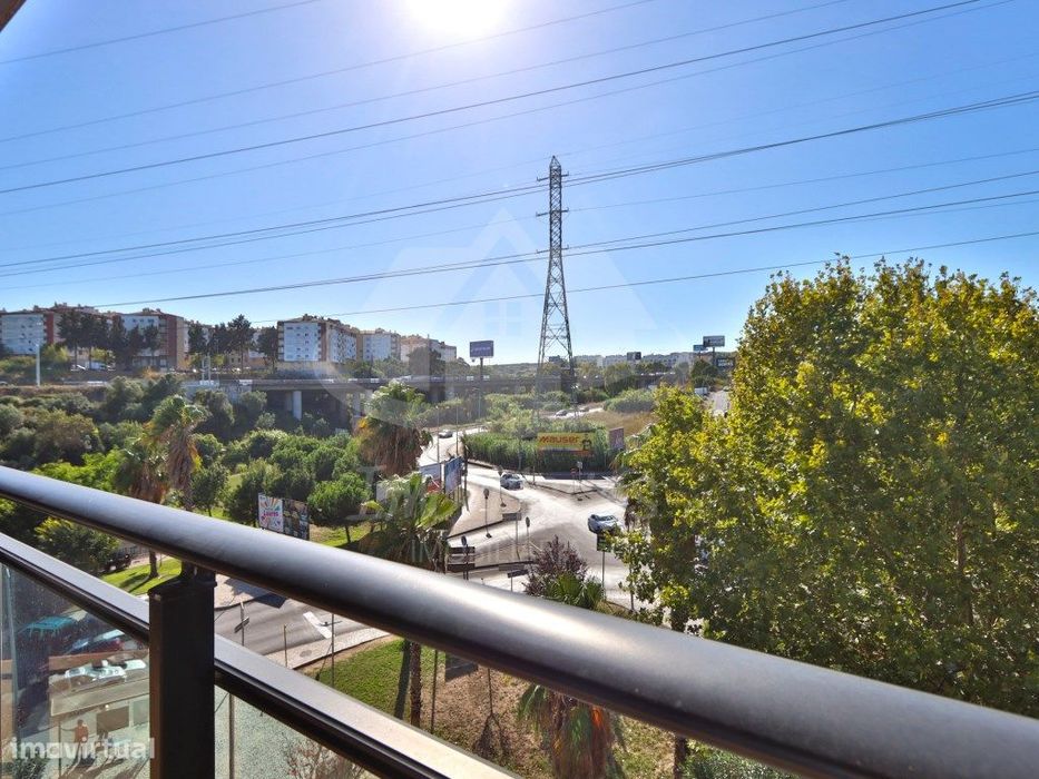 Apartamento T3 com box no Condomínio Blue Garden, em Sacavém