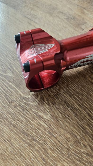 Mostek czerwony HOPE wycinany CNC