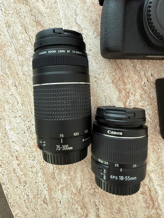 Máquina Canon EOS 2000D como nova 2 objetivas (18-55mm e 75-300mm)