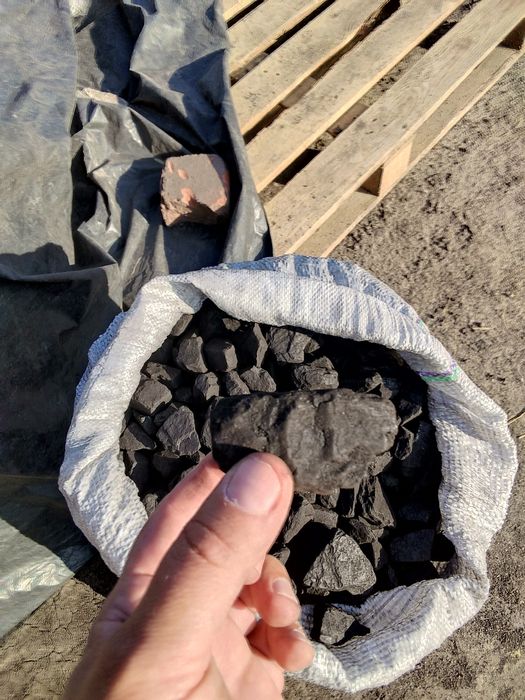 Уголь Антрацит в мешках для отопления. Доставка. Занос.