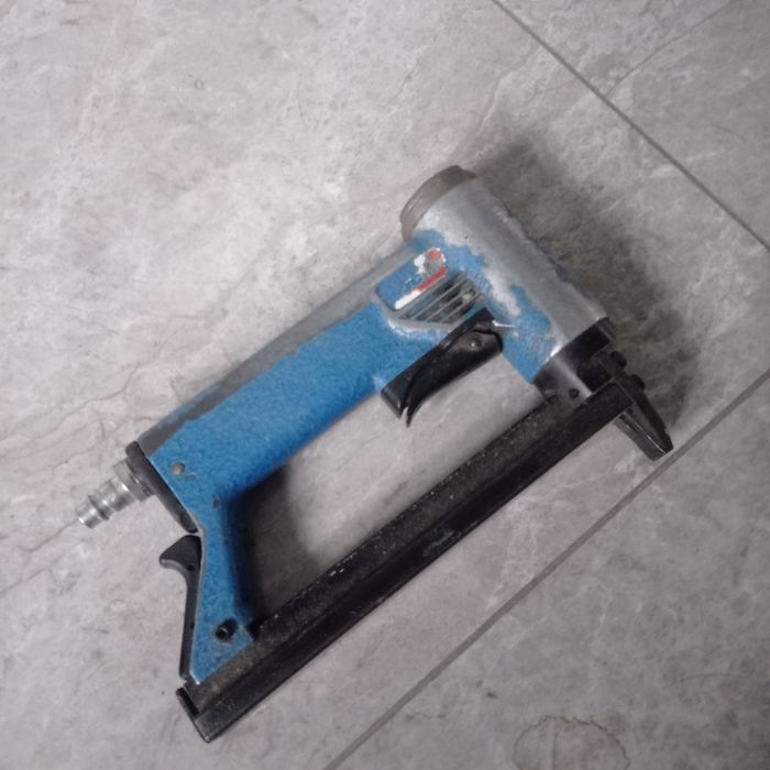 Zszywacz pneumatyczny tapicerki oryginał BeA