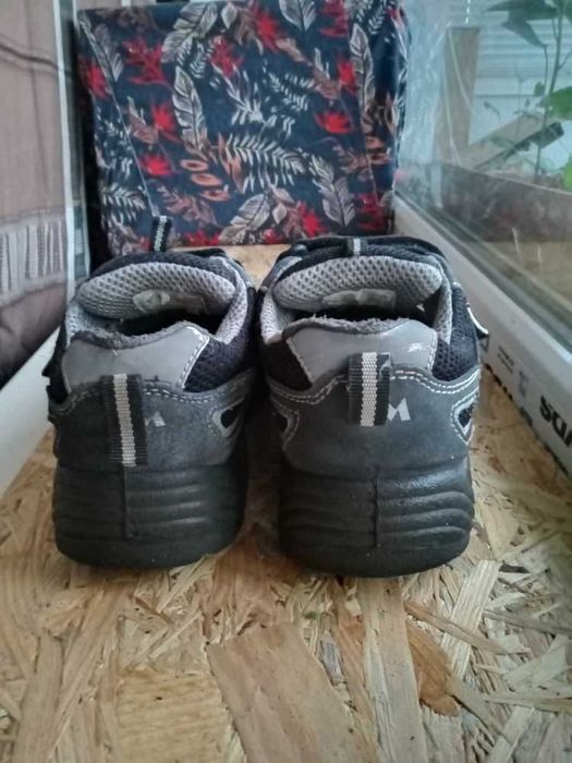 Обувь с железным носком