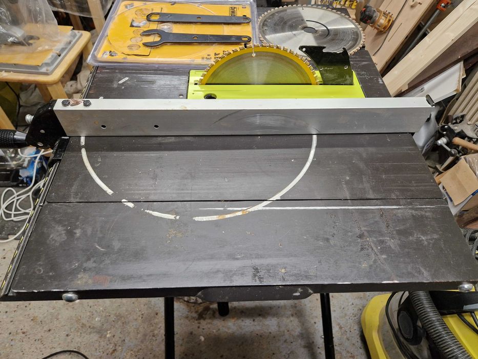 Piła Ryobi RTS1800EF