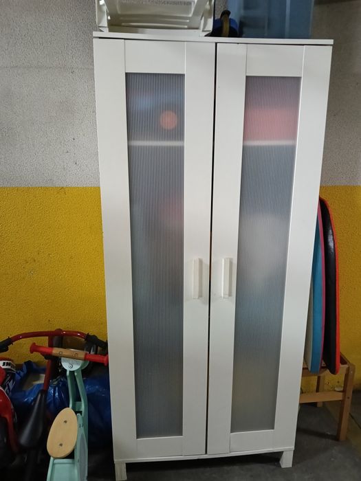 Guarda fato usado mas em bom estado.