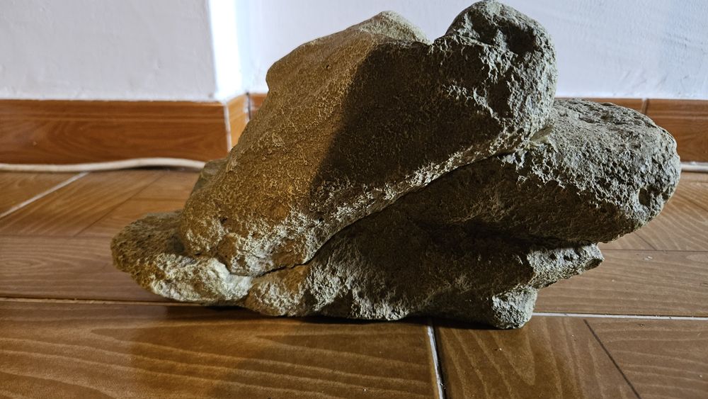 Rocha Grande de Plástico com Toca para Aquário