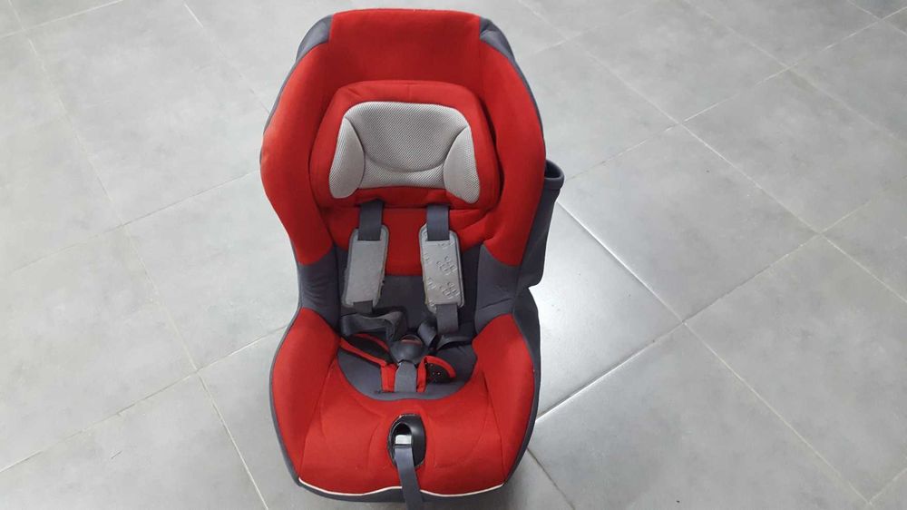 Cadeira auto Chicco (9-18kg) com isofix