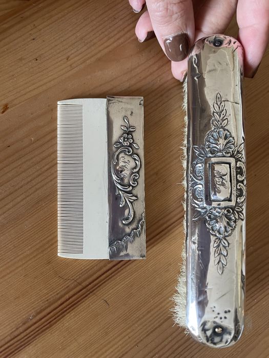 Conjunto de escova e pente em prata