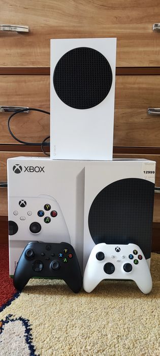 Xbox Series S + 2 геймпада