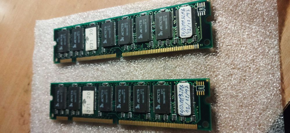 duas memorias dimm pc 100 32 mb