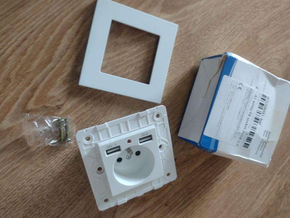 Gniazdko elektryczne z ładowaniem usb switch and socket