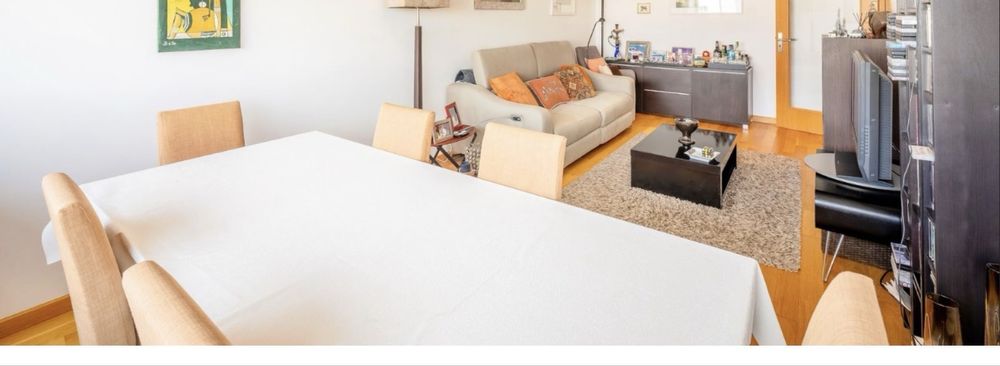 Mesa AREA com 6 cadeiras AREA. Vende-se items separados