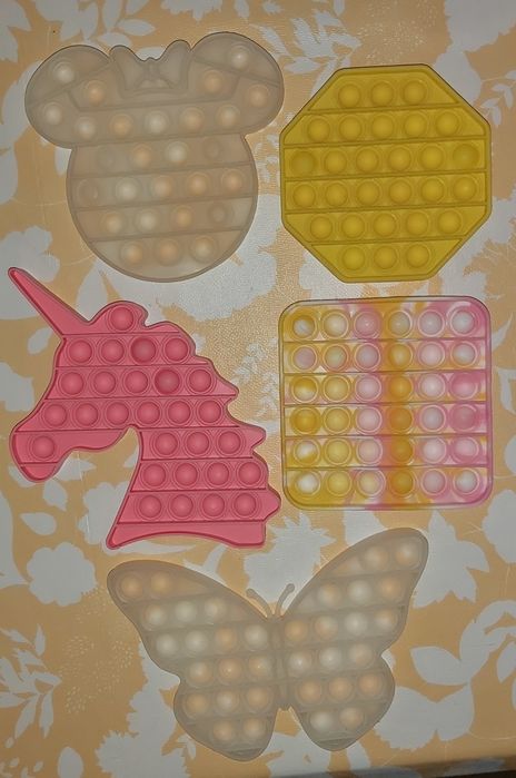 Vários pop it's de criança