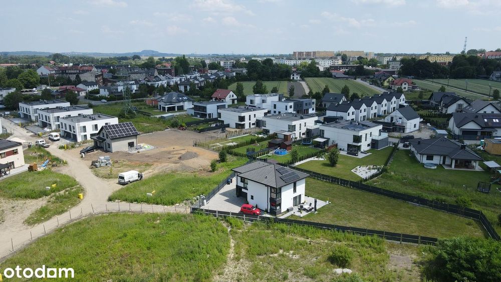 Pod dom lub pod "szeregówki" ze zjazdem z drogi publicznej